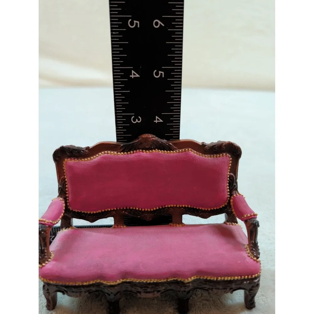 Miniature Victorian Dollhouse Sofa Pink Velvet Gold Trim‎ Resin 1:12 Scale Couch